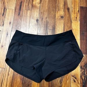 Lululemon Speed Up Shorts Size 6 2.5”